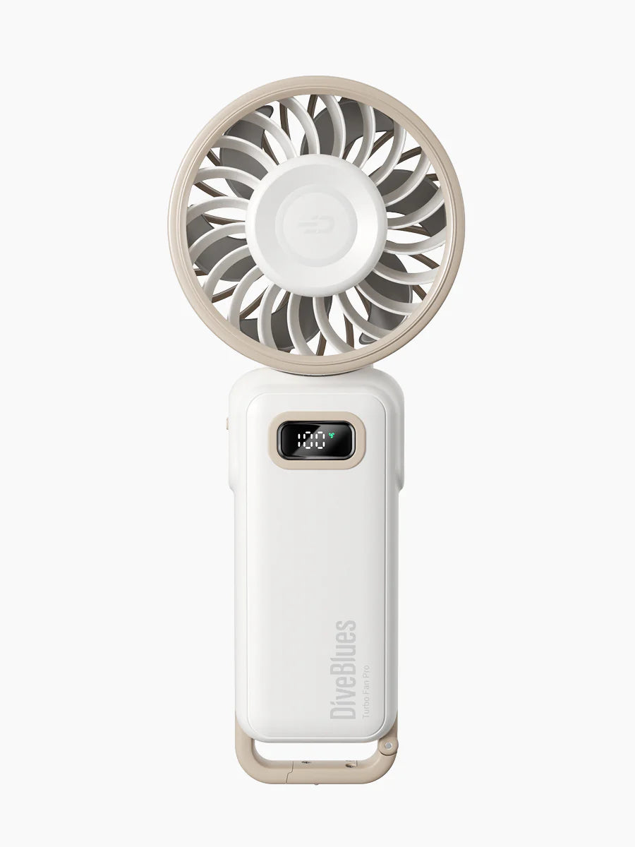 Witte Diveblues AIR oplaadbare handventilator met Crab-Claw™ karabijnhaak, Horizon-Flip™ 180° vouwontwerp en Sea-Breeze™ traploze 1-100 snelheid.